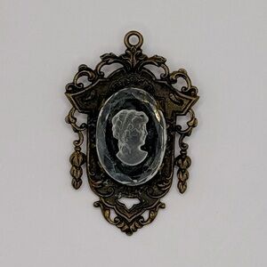 VINTAGE Glass Reverse Intaglio Cameo Pendant/Brooch